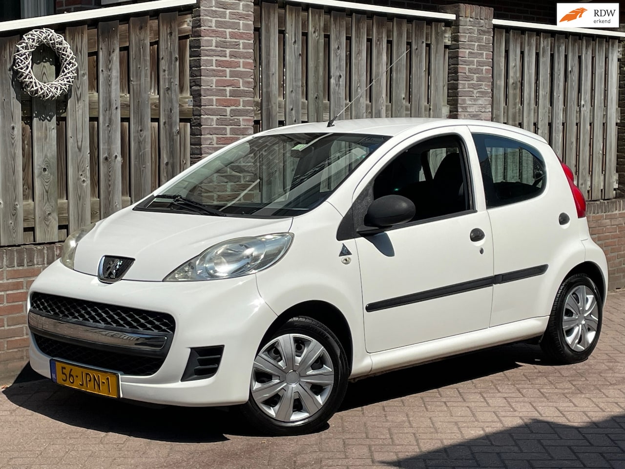 Peugeot 107 - 1.0-12V XR 5-deurs! APK 08-2027! Stuurbekrachtiging - AutoWereld.nl