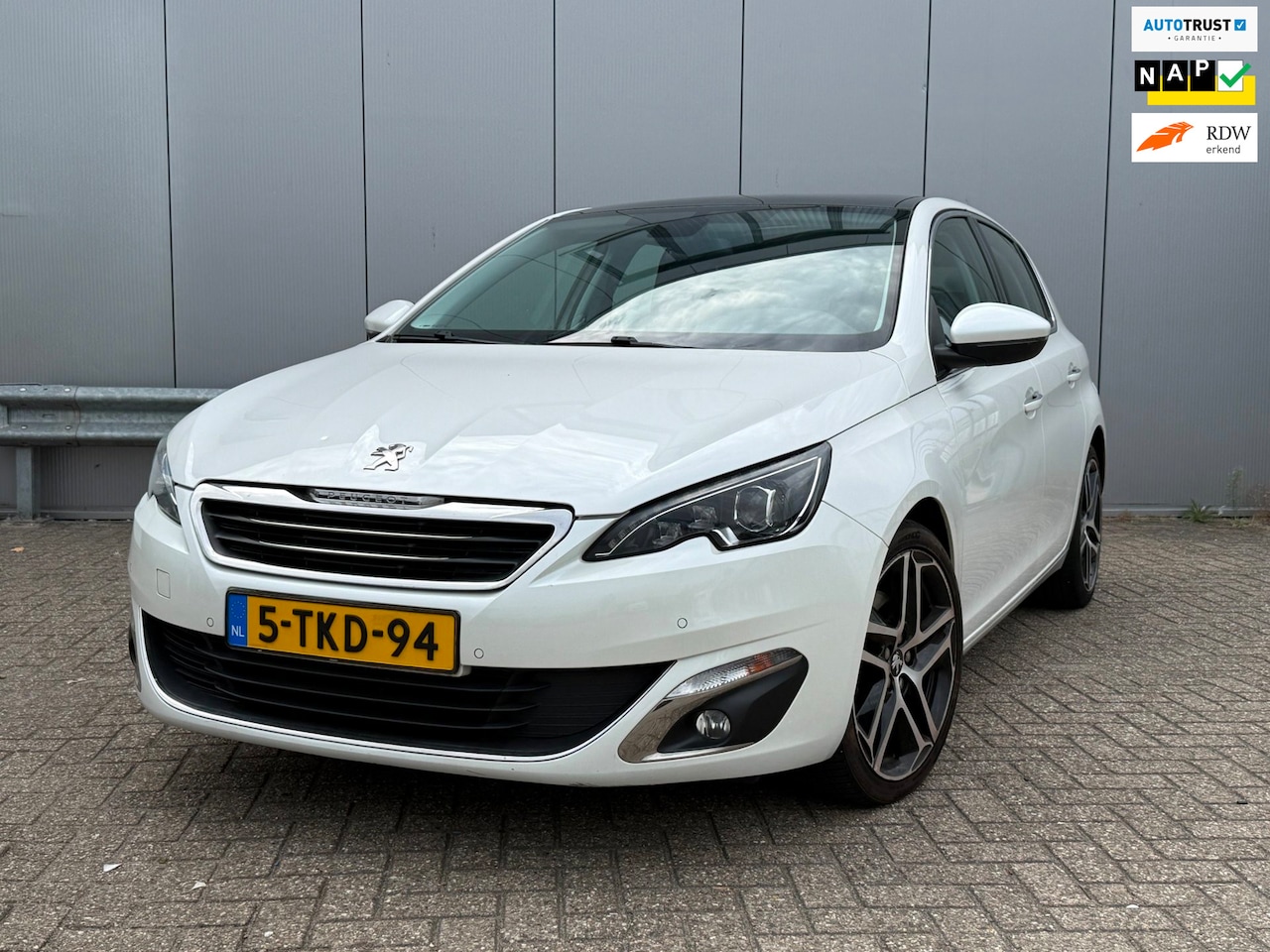 Peugeot 308 - 1.6 THP Première | Navigatie | Panoramadak | Climate Control | Lichtmetalen velgen - AutoWereld.nl