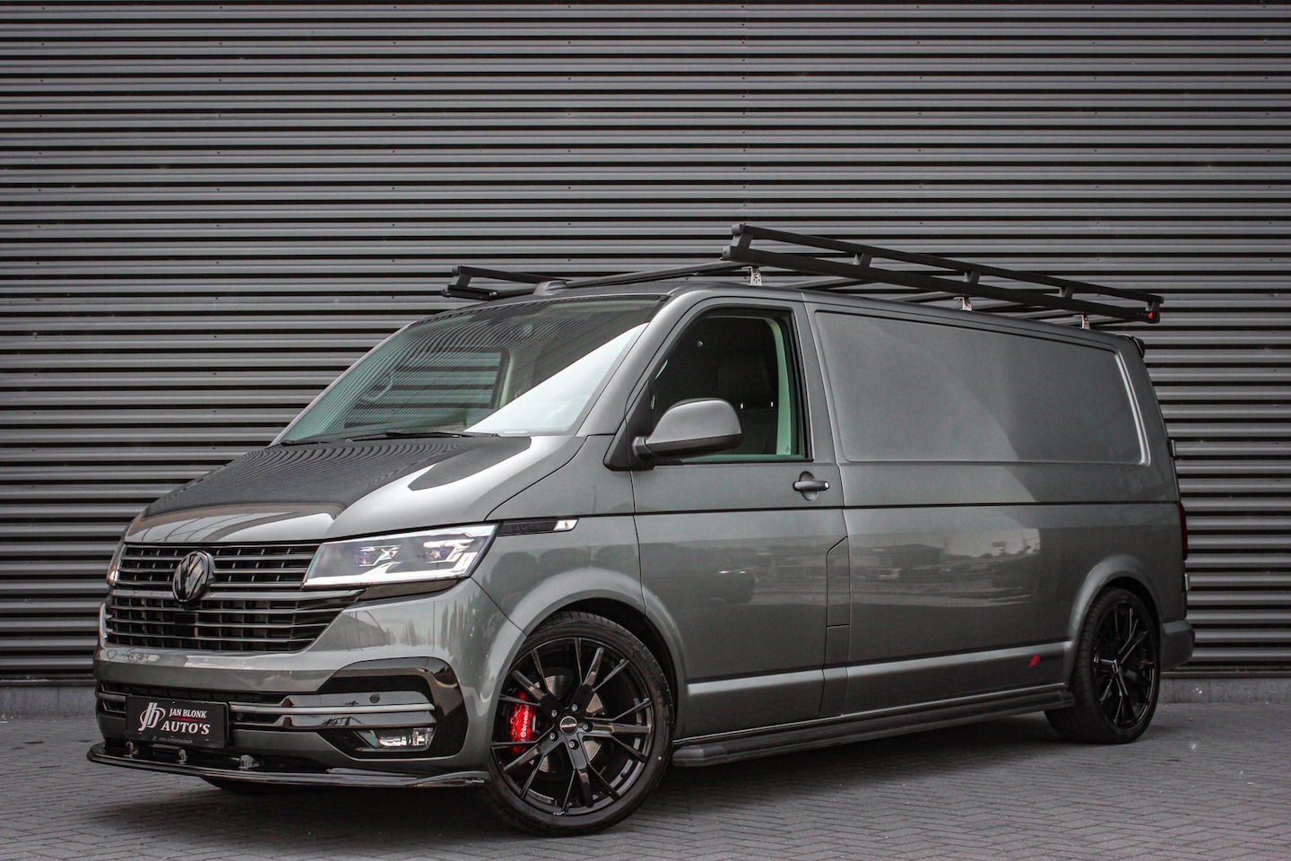Volkswagen Transporter - 2.0 TDI L2H1 150PK DSG JB- EDITION / VERLAGINGSVEREN / ACTIVE DISPLAY / PDC / PDC / DIRECT - AutoWereld.nl