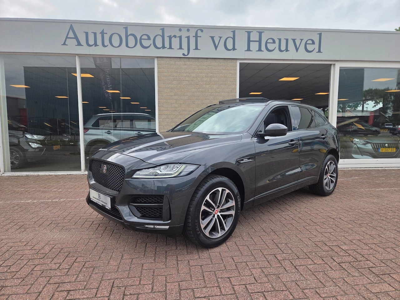 Jaguar F-Pace - 2.0t AWD 300pk R-Sport * Digitale Cockpit* Panorama * Stoelverw * adaptieve* Rijklaar - AutoWereld.nl