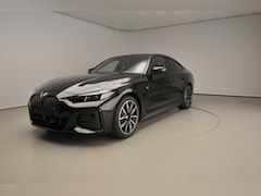 BMW i4 - eDrive40 M Sport Pro Edition / Comfort Pack / HIFI / Park assist / Alu wielen 19 inch