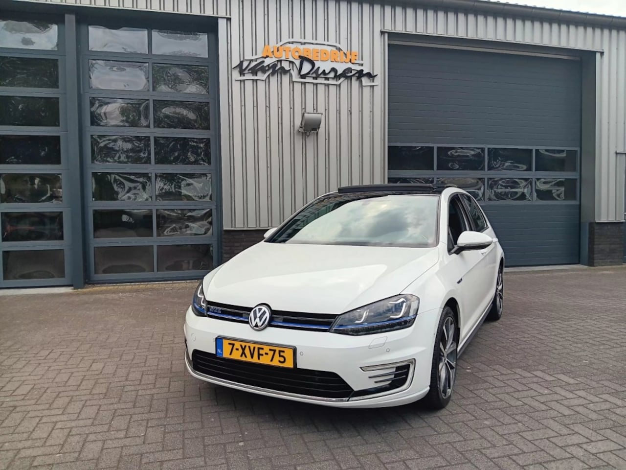 Volkswagen Golf - 1.4 GTE met Pano Dak  Cruise/Clima  Navi  Wegkl.Trekhaak  PDC v+a  Stoelverw. - AutoWereld.nl