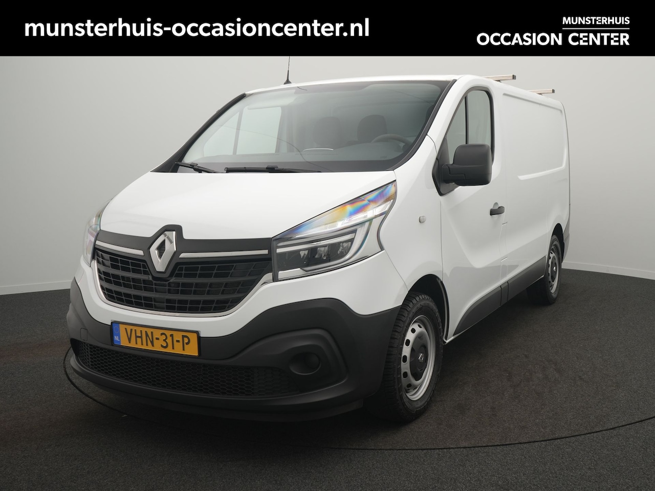 Renault Trafic - 2.0 dCi 120 T29 L1H1 Comfort - All Seasonbanden - Cruise Control - DAB - Trekhaak - AutoWereld.nl