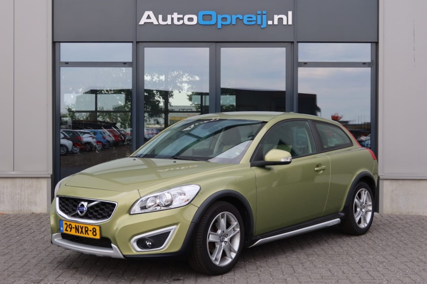 Volvo C30 - 1.6 Momentum NAVI, Airco, Leder bekleding, Dealer onderhouden - AutoWereld.nl