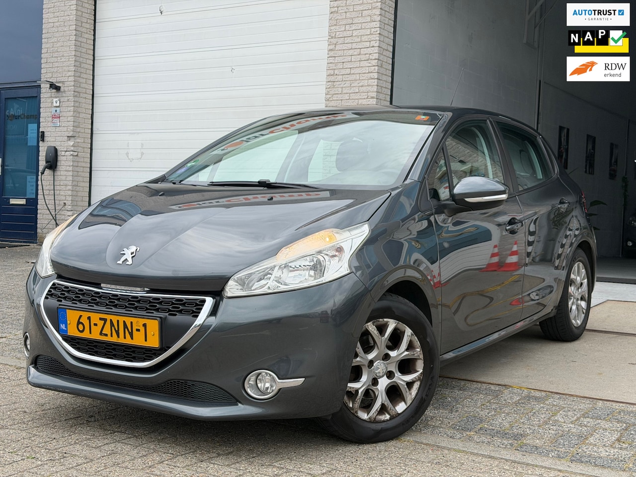 Peugeot 208 - 1.2 VTi Access/ nap/ 2e EIG/ dealeronderhouden/ 1jaar apk/ airco/ navi/ zeer nette auto. - AutoWereld.nl