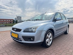Ford Focus - 1.6-16V Futura /Automaat/Airco/Cruise/Nieuwe APK