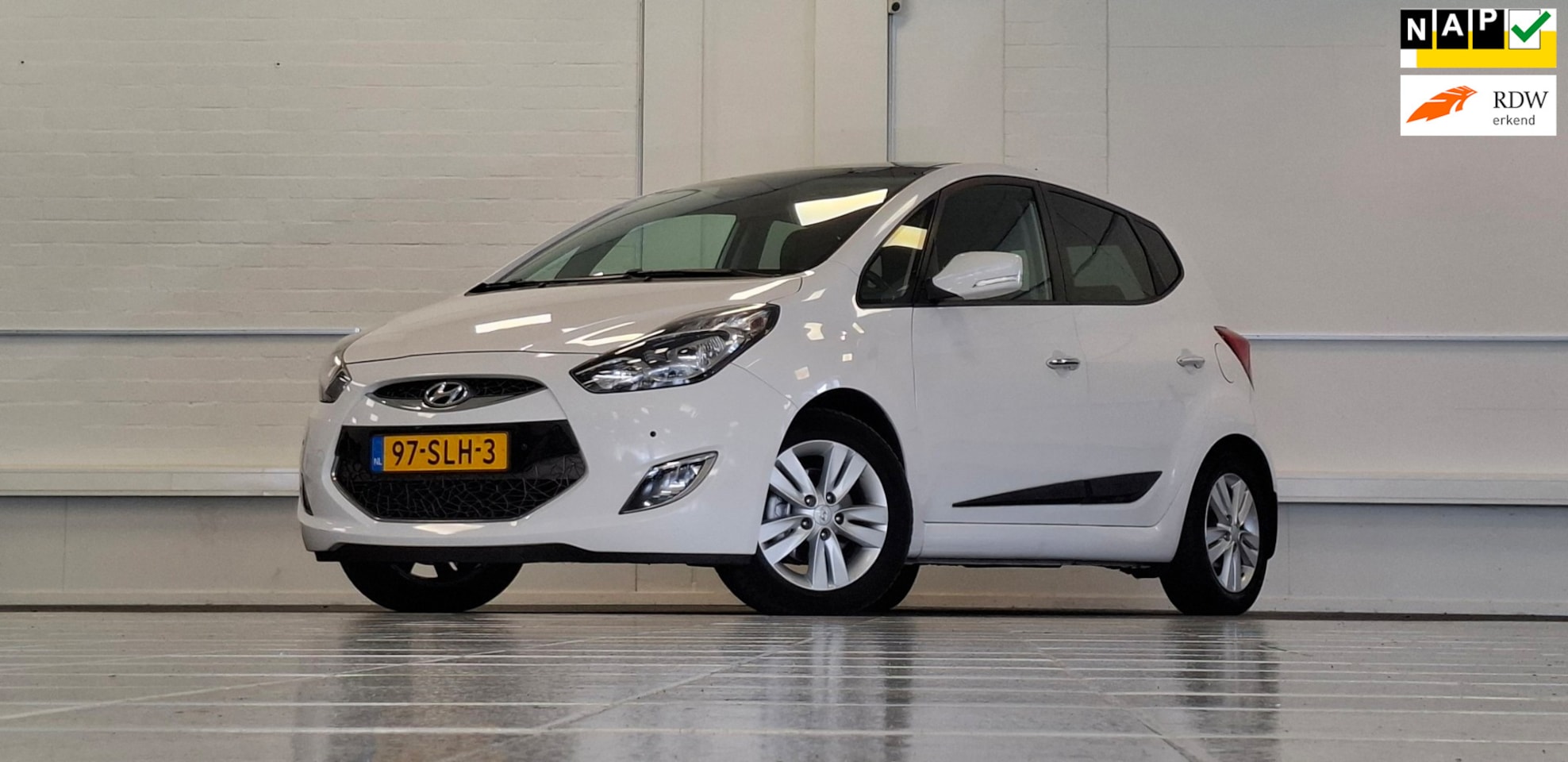 Hyundai ix20 - 1.6i i-Catcher Automaat Navi Schuif/kanteldak Trekhaak 2e Eigenaar - AutoWereld.nl
