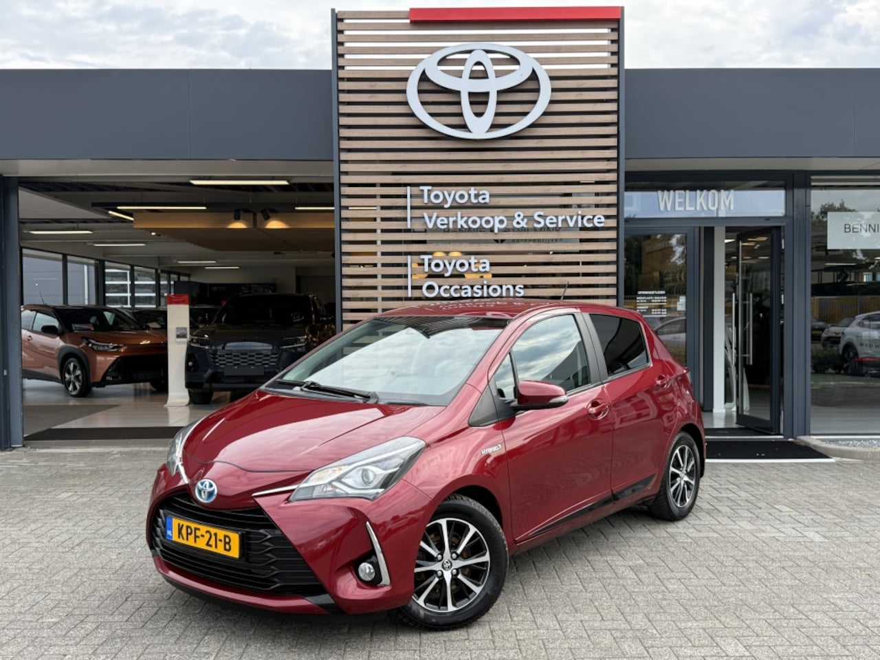Toyota Yaris - 1.5 Hybrid Dynamic | All Seasons | Stoelverwarming - AutoWereld.nl