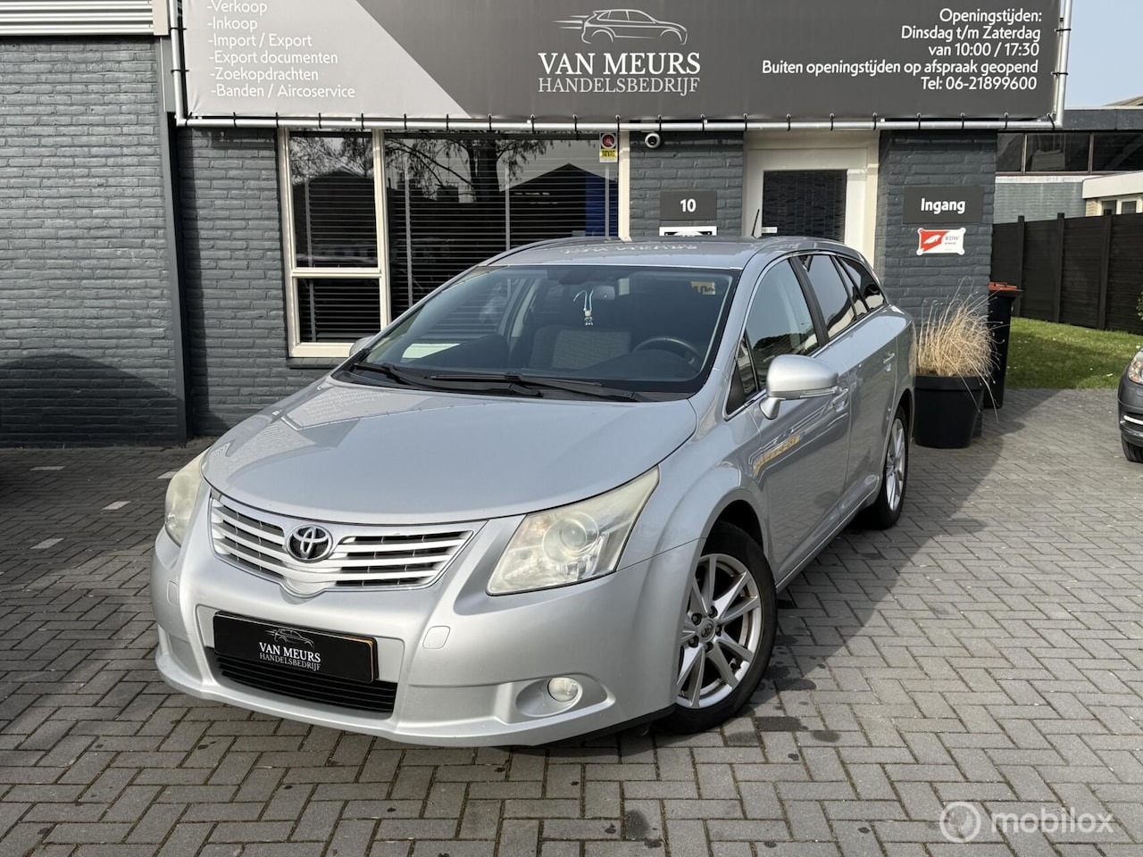 Toyota Avensis - 2.0 D-4D Business 2.0 D-4D Business, airco, cruise, trekhaak, apk 06-06-2027 - AutoWereld.nl