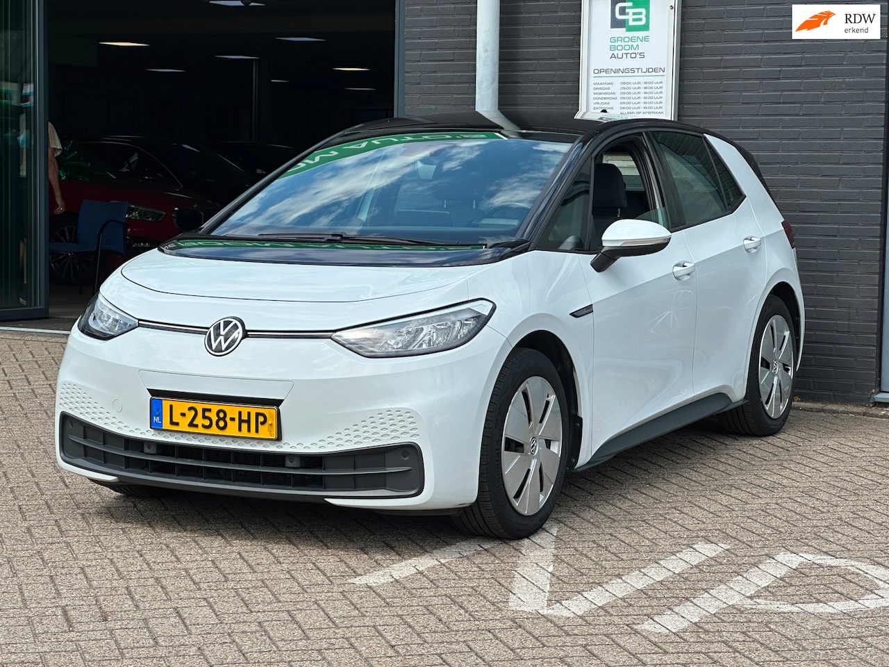 Volkswagen ID.3 - Life 58 kWh/NAVI/CARPLAY/BTW-AUTO/NETTE STAAT!! - AutoWereld.nl
