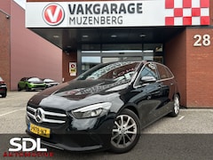 Mercedes-Benz B-klasse - 180 Advantage // FULL LED // NAVI + CARPLAY // CAMERA // PDC V+A // STOELVERWARMING // ELE