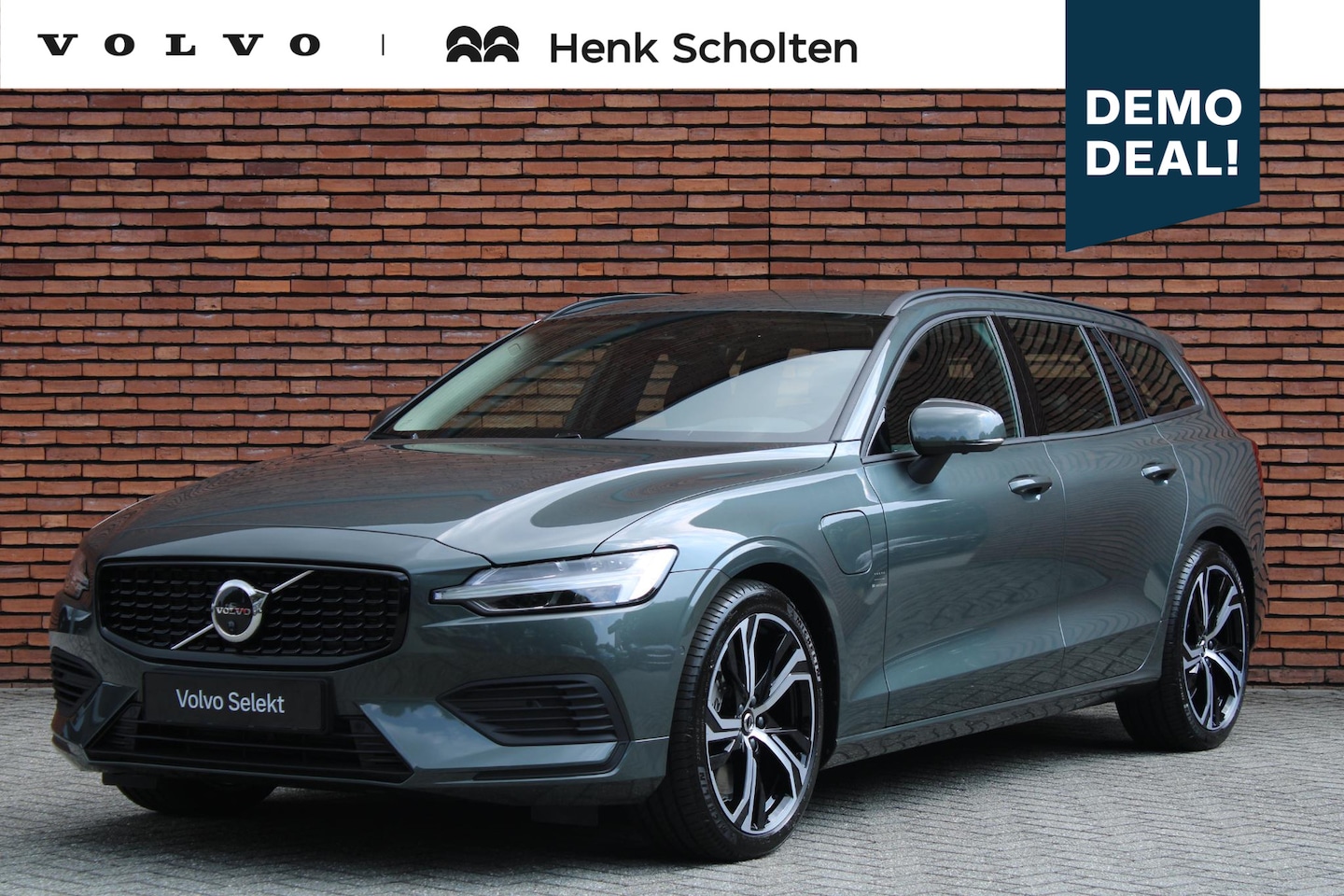 Volvo V60 - T6 Automaat Plug-in hybrid AWD Business Edition | 360 graden camera | Harman Kardon | Adap - AutoWereld.nl