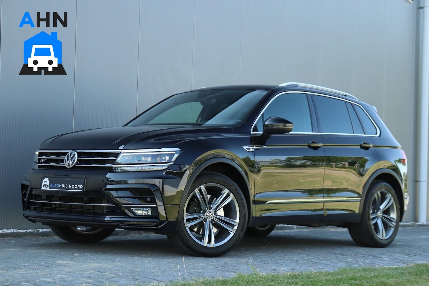 Volkswagen Tiguan - 2.0 TSI 4M / 3x R-Line / 180PK / DSG / LED / Virtual Cockpit / Trekhaak / Standkachel / Ca - AutoWereld.nl