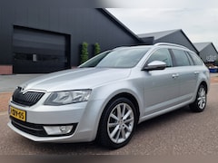 Skoda Octavia Combi - 1.6 TDI Ambition AUTOMAAT NAVI PSENSOR CRUISE TREKHAAK 2 X SLEUTELS