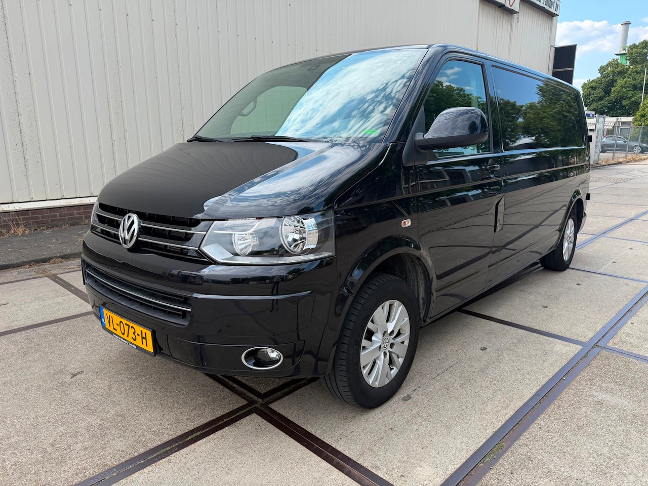Volkswagen Transporter - 2.0 TDI L2H1 DC Trendline 2.0 TDI L2H1 DC Trendline - AutoWereld.nl