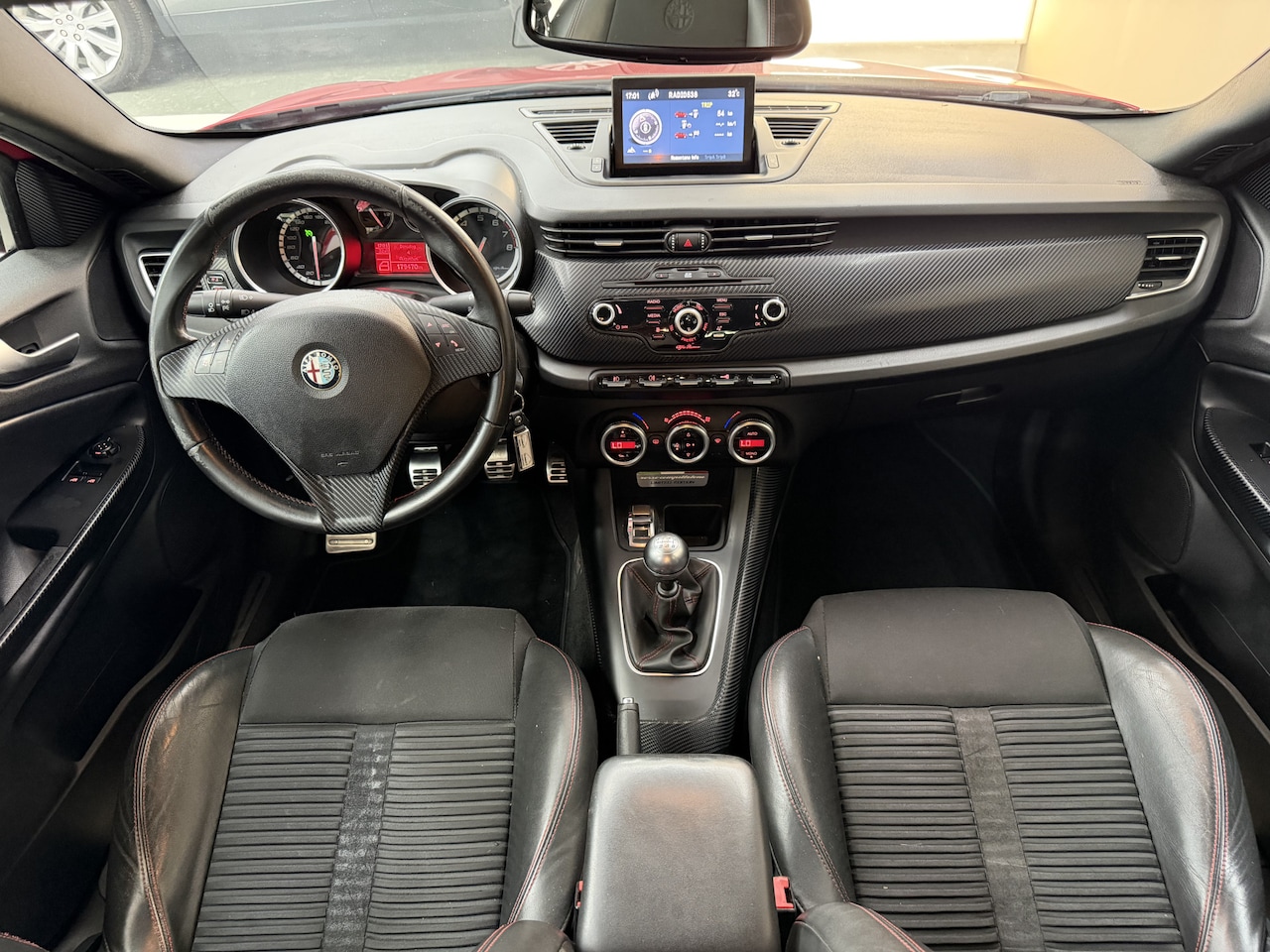 Alfa Romeo Giulietta - 1.7 TBi Quadrifoglio Verde 1.7 TBi Quadrifoglio Verde, 235Pk, 2010, Volledig gedocumenteerd, Rosso competizione, Park - AutoWereld.nl