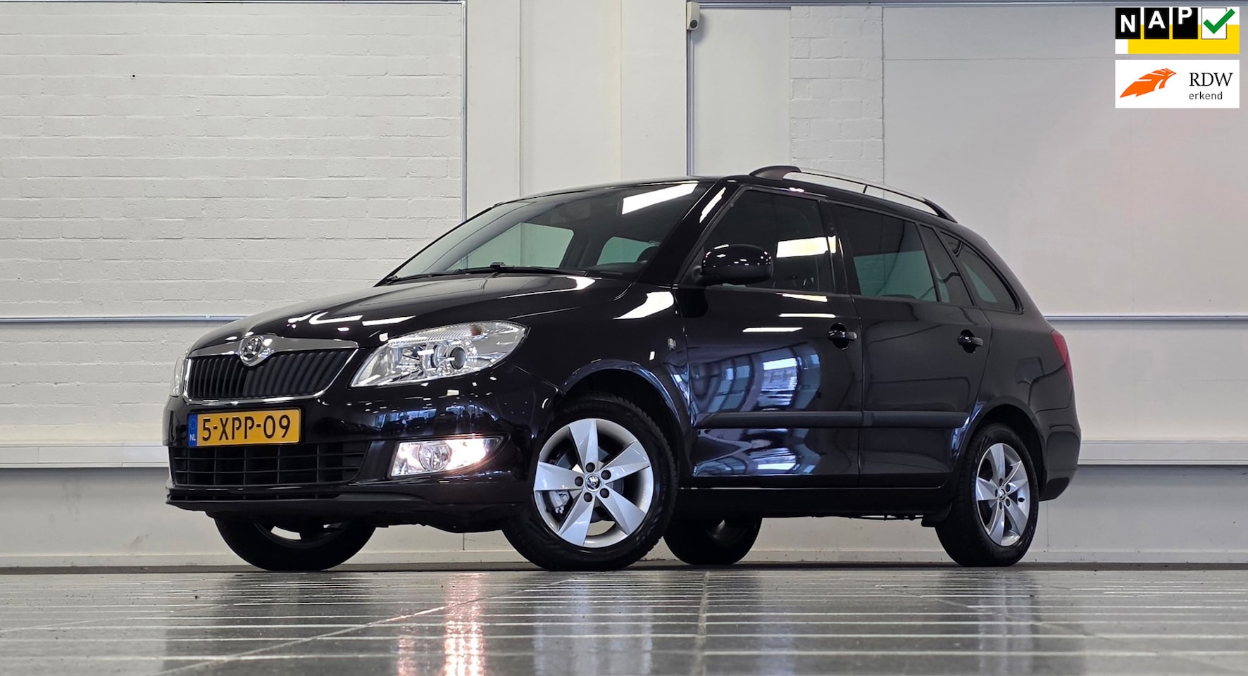 Skoda Fabia Combi - 1.2 TSI Drive Airco Trekhaak Navigatie Mooi! - AutoWereld.nl