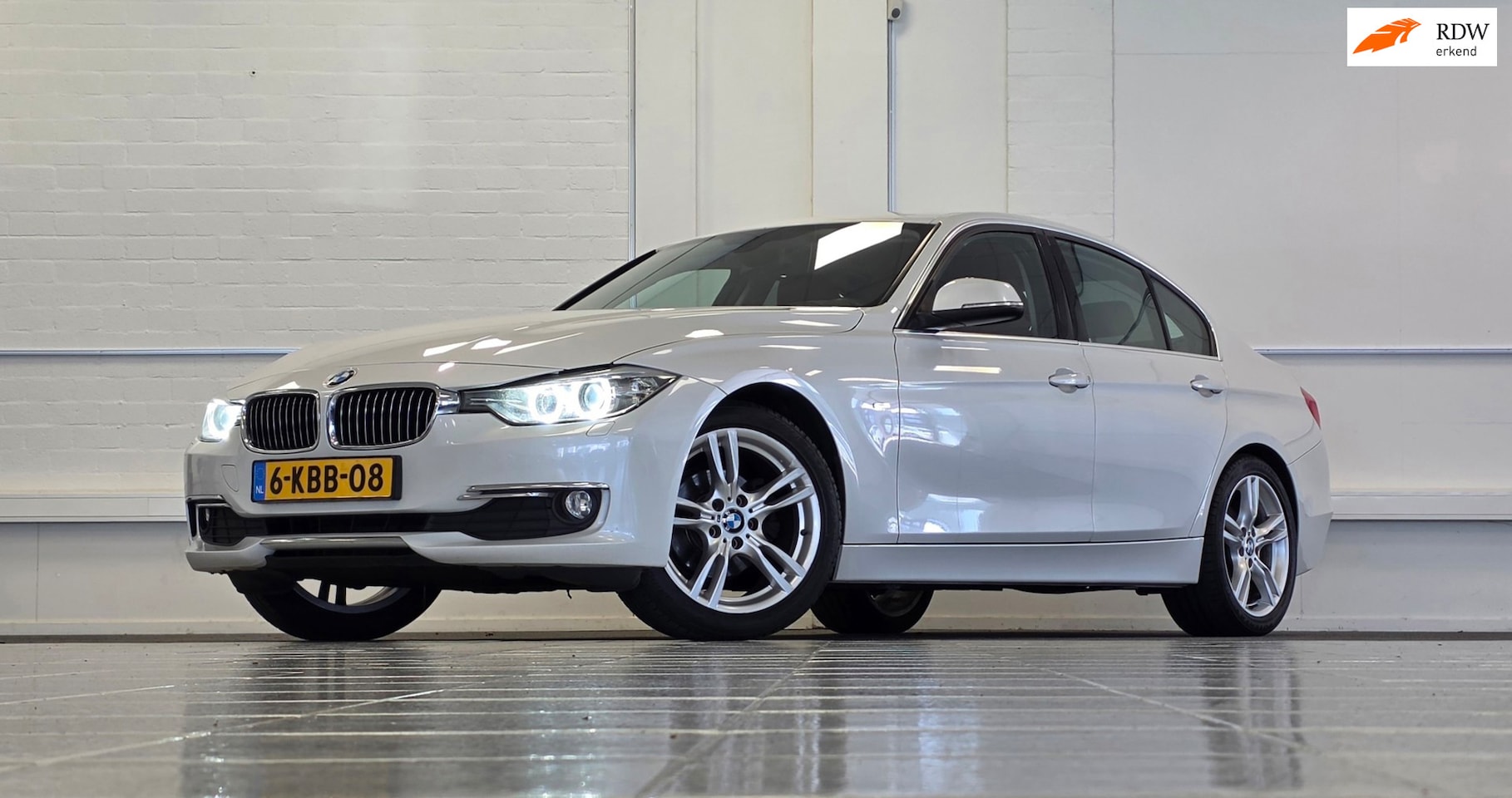 BMW 3-serie - 320i EfficientDynamics Edition Upgrade Edition Leer Xenon Navi - AutoWereld.nl
