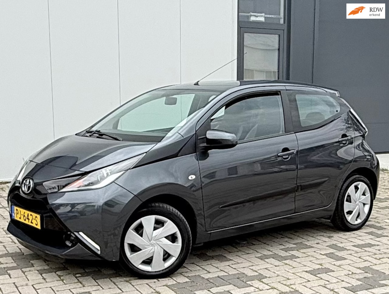 Toyota Aygo - 1.0 VVT-i x-play 1.0 VVT-i x-play - AutoWereld.nl