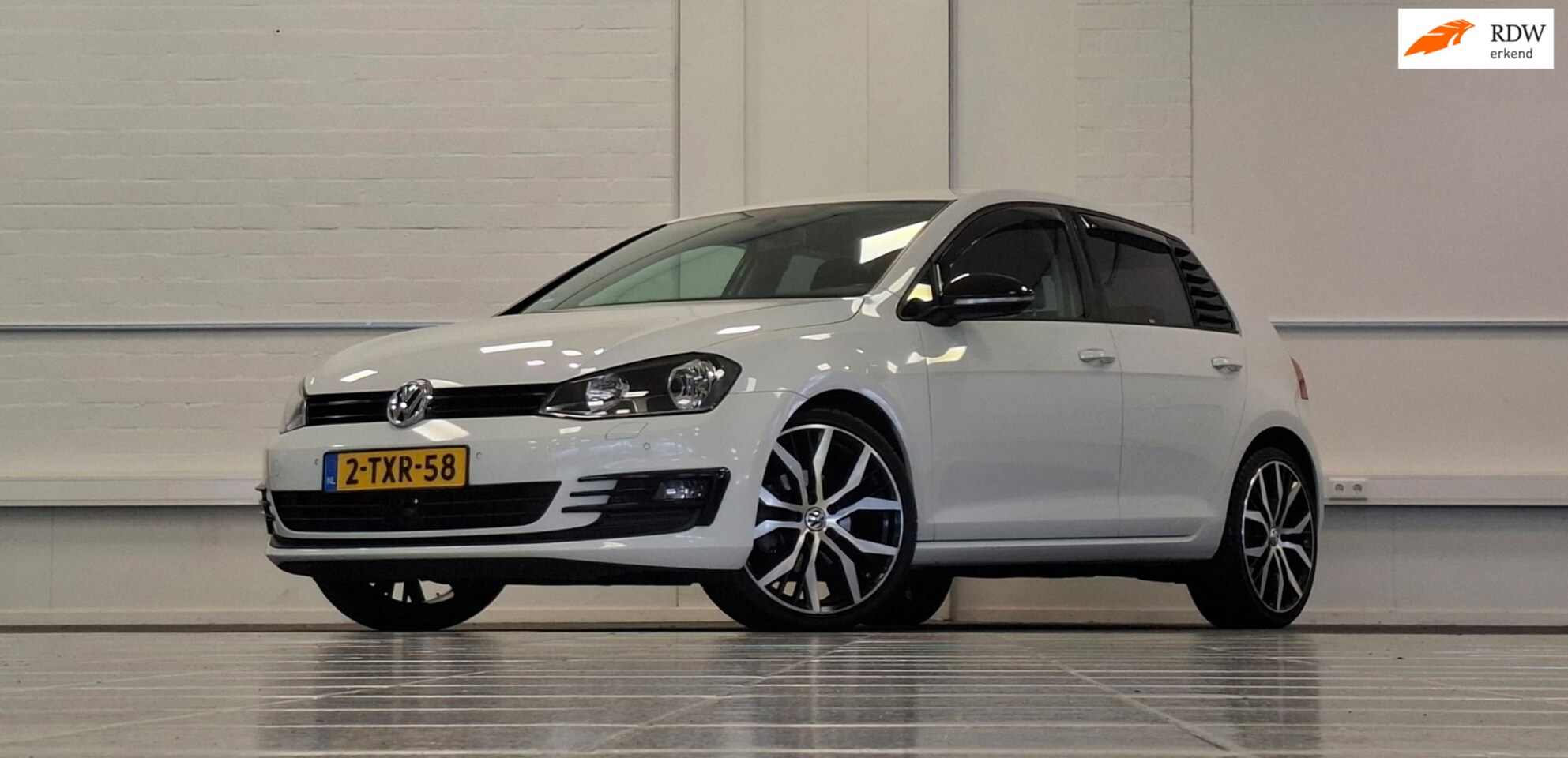 Volkswagen Golf - 1.2 TSI Automaat Clima 19' LM velgen Navi Trekhaak Moo! - AutoWereld.nl