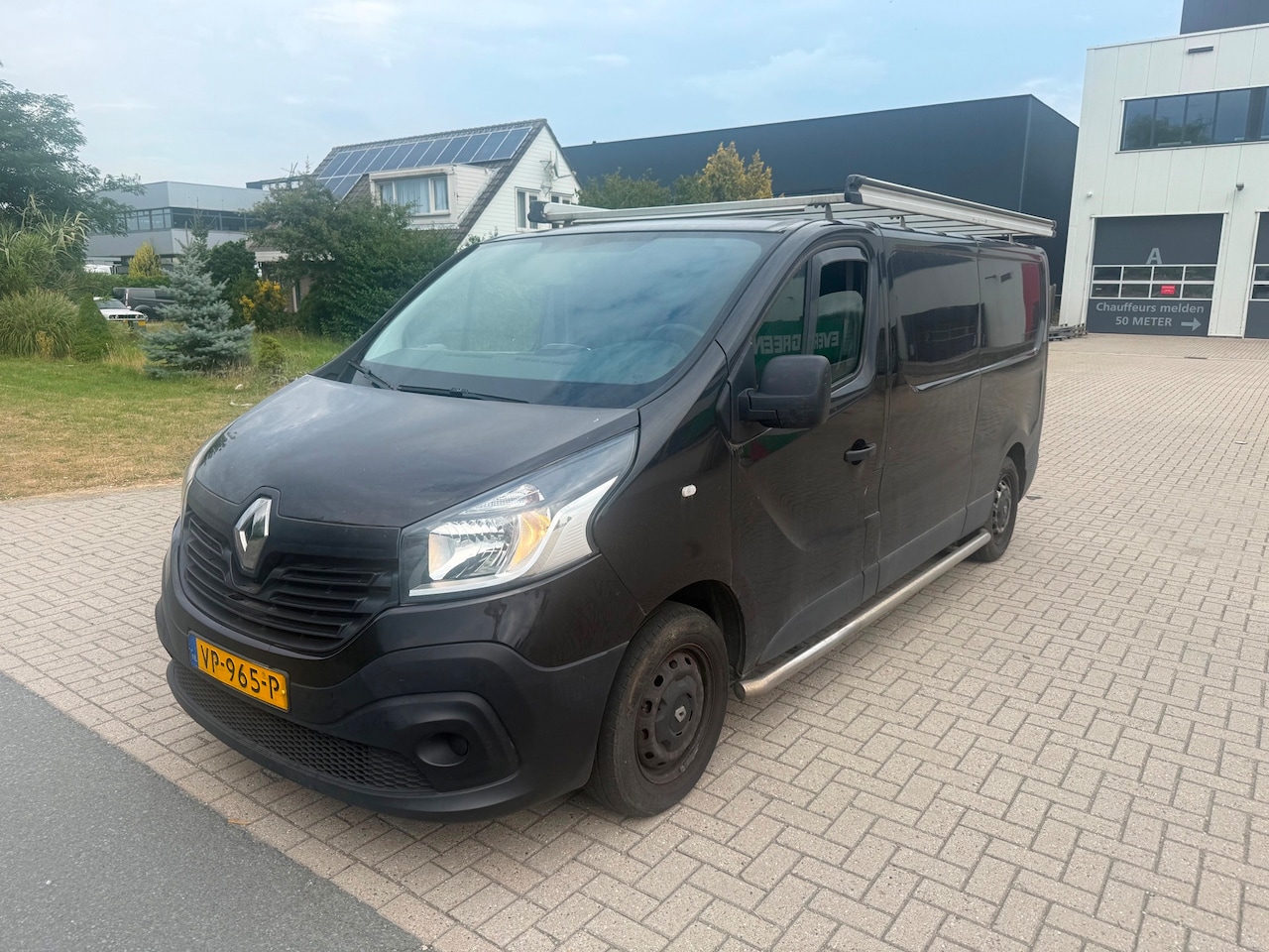 Renault Trafic - 1.6 dCi T29 L2H1 AIRCO 6 BAK LANG ZWART 2015 - AutoWereld.nl