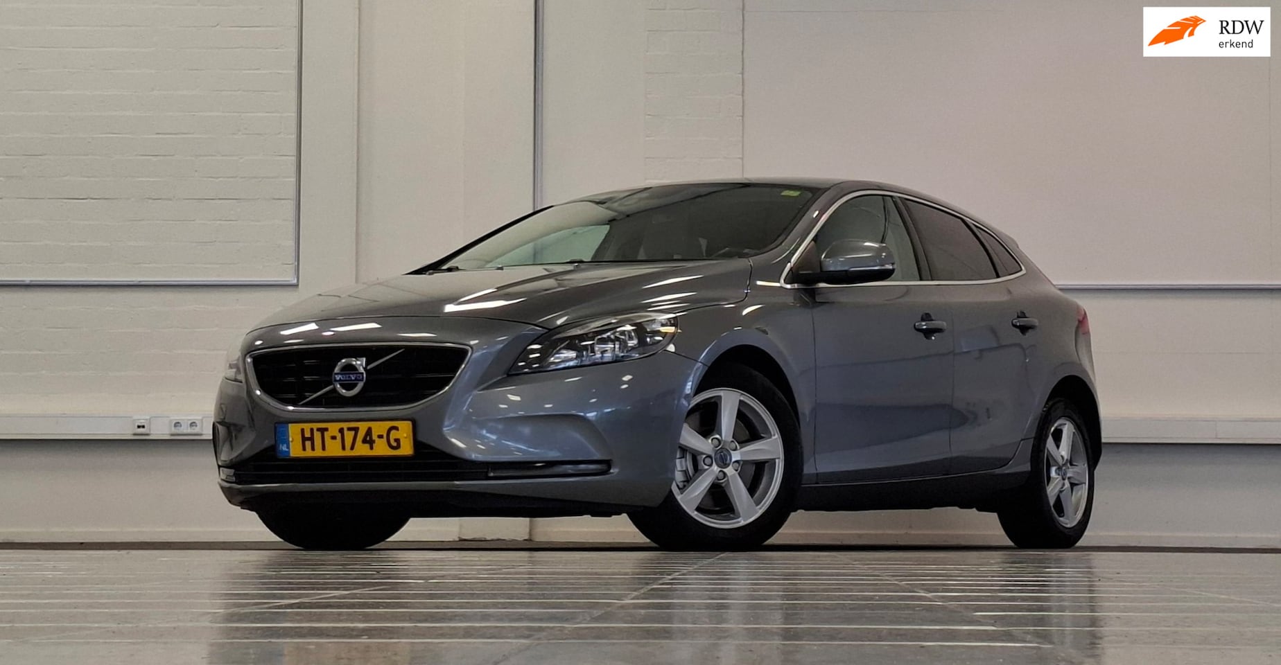 Volvo V40 - 1.5 T2 Momentum 2e Eigenaar Navi LED Goed onderhouden - AutoWereld.nl