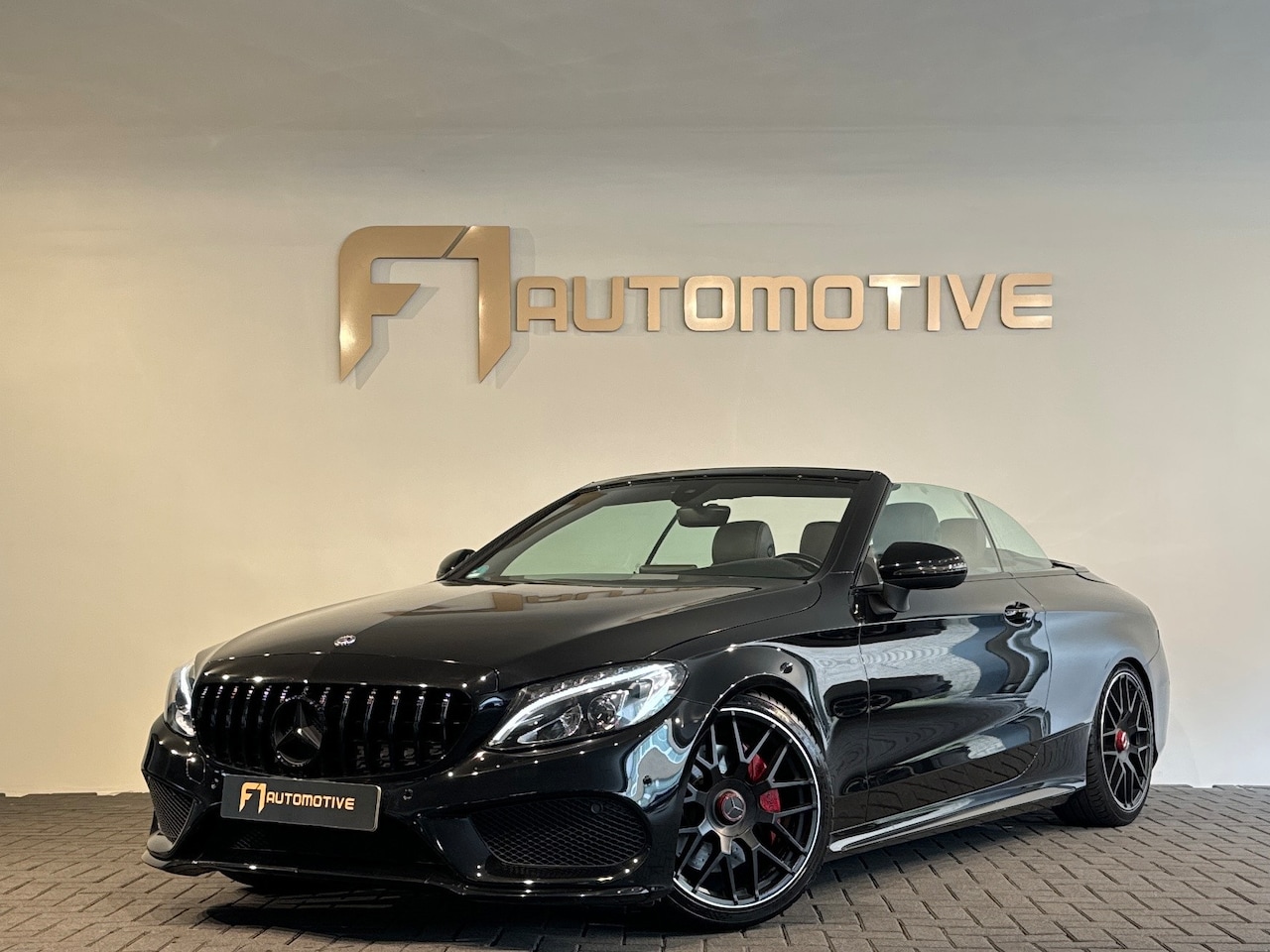 Mercedes-Benz C-klasse Coupé - 300 AMG Cabrio Burmeister|Sfeerverlichting|Camera|Nekverwarming|Dodehoek - AutoWereld.nl