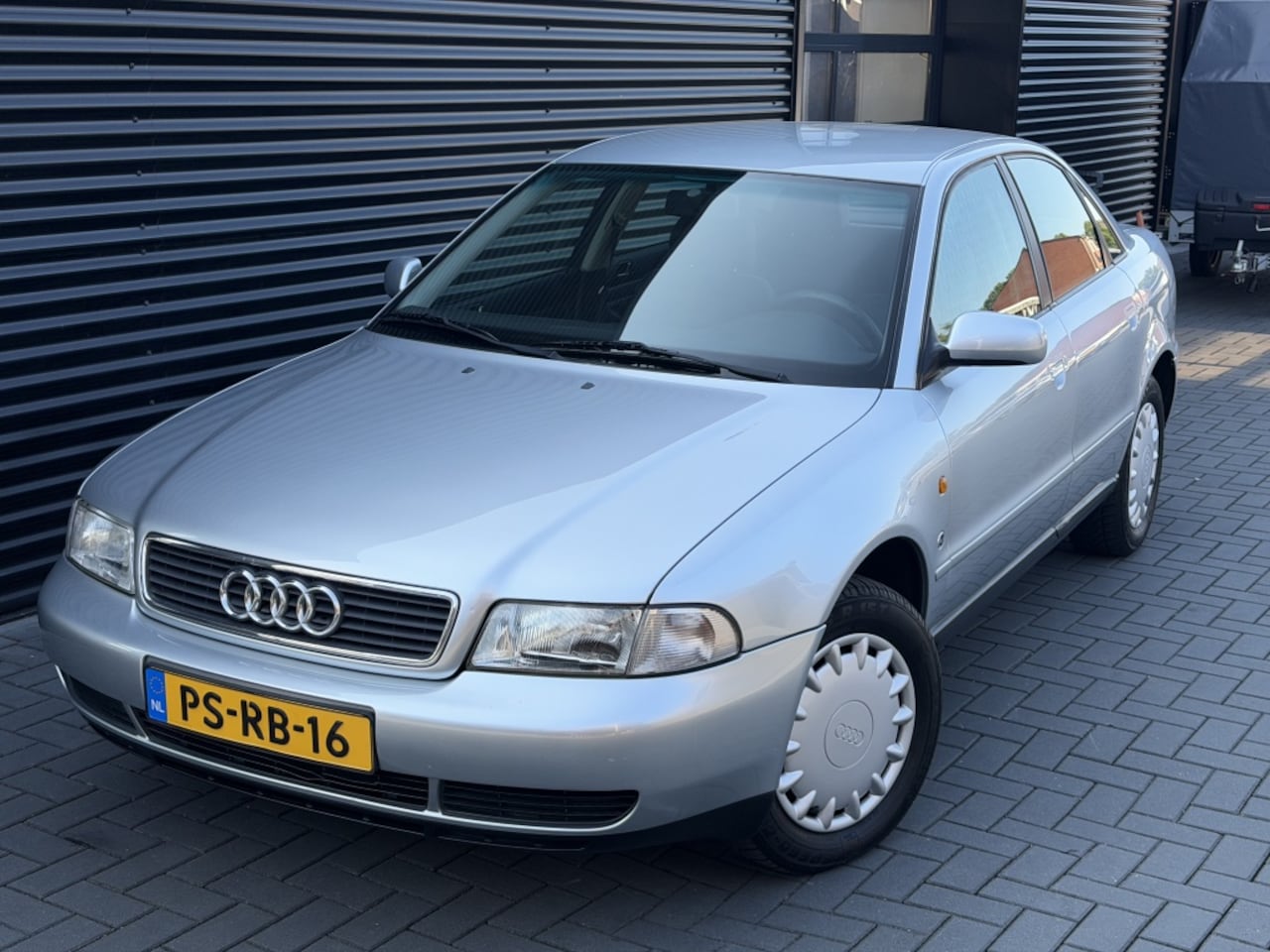 Audi A4 Limousine - 1.6 GRIJS| 1996| ZEER NETJES| APK| 149DKM NAP| UNIEK - AutoWereld.nl