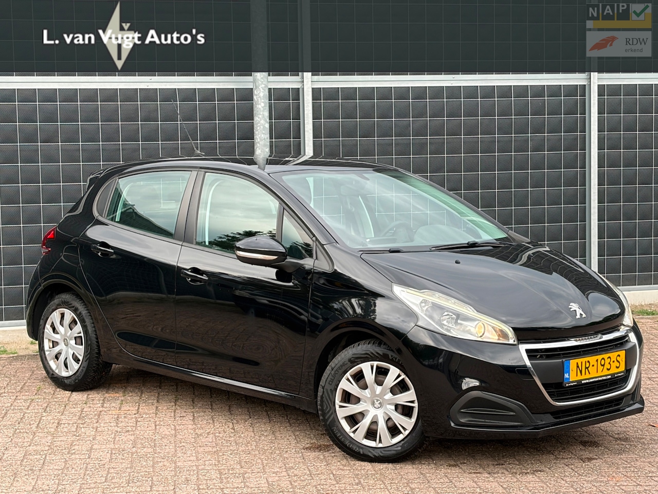 Peugeot 208 - 1.6 BlueHDi | Active | CarPlay - AutoWereld.nl