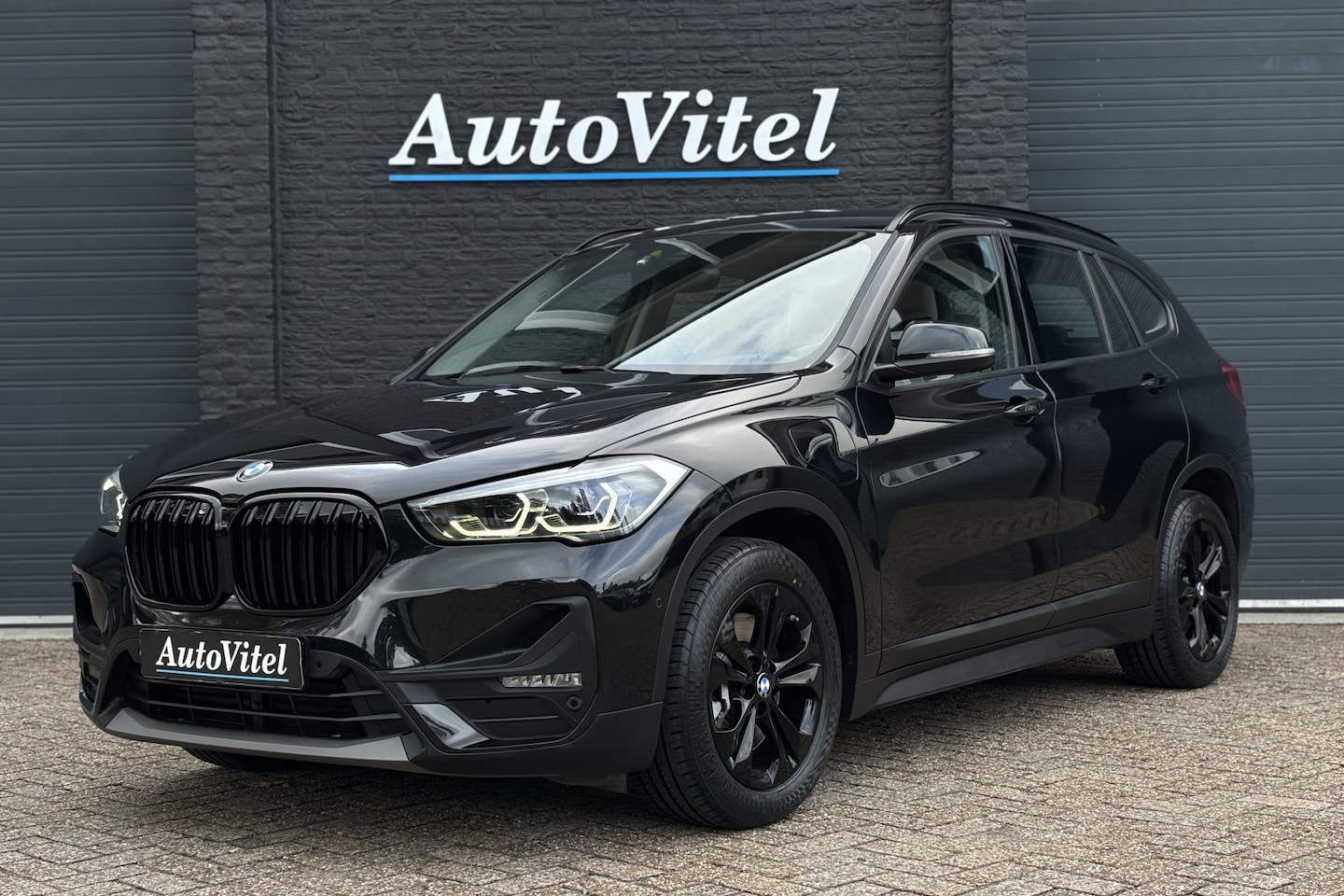 BMW X1 - xDrive25e | Leder | Camera | Head-Up | M-Stuur | Elektrische Klep - AutoWereld.nl