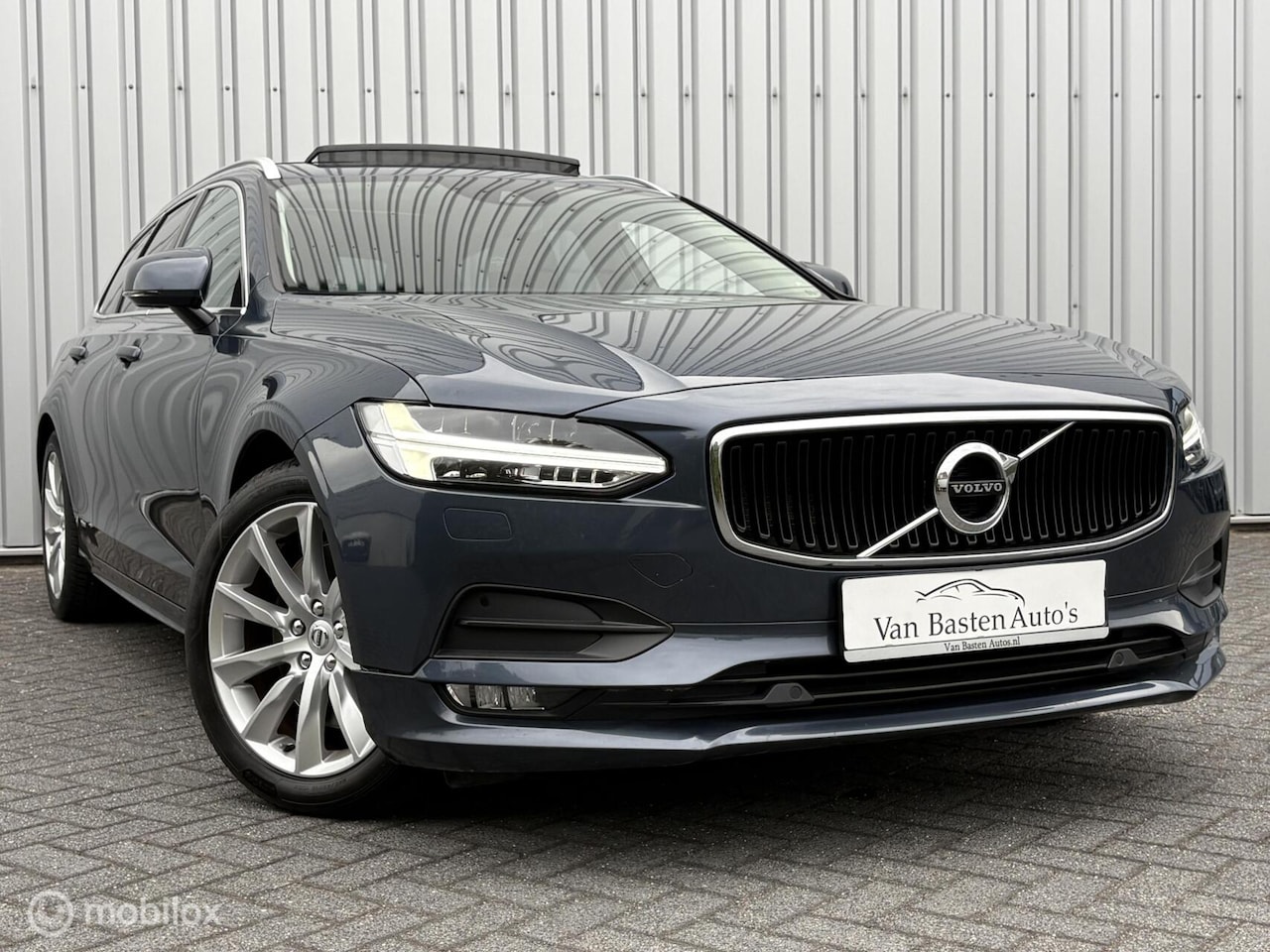 Volvo V90 - 2.0 T4 Momentum | ACC | Carplay | Pano | Trekhaak | Pilot Assist | Virtual | Camera | Deal - AutoWereld.nl