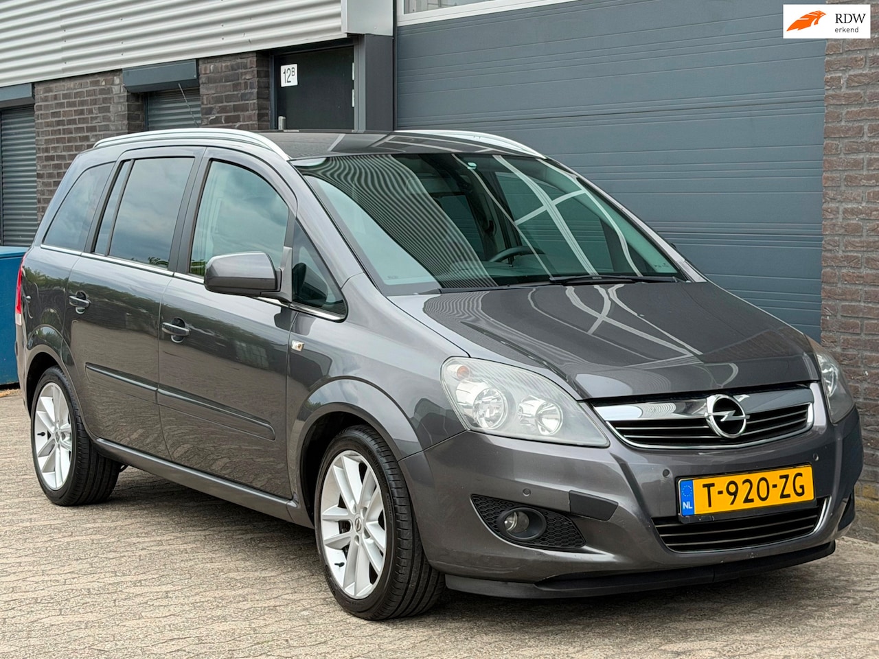 Opel Zafira - 1.8 Cosmo AIRCO CRUISE PDC APK BOEKJES - AutoWereld.nl