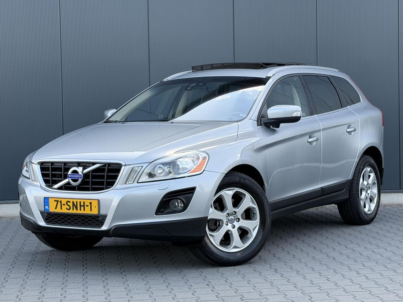 Volvo XC60 - 3.0 T6 AWD Ocean Race Leder - Xenon - Panoramadak - Volledig Onderhouden - AutoWereld.nl