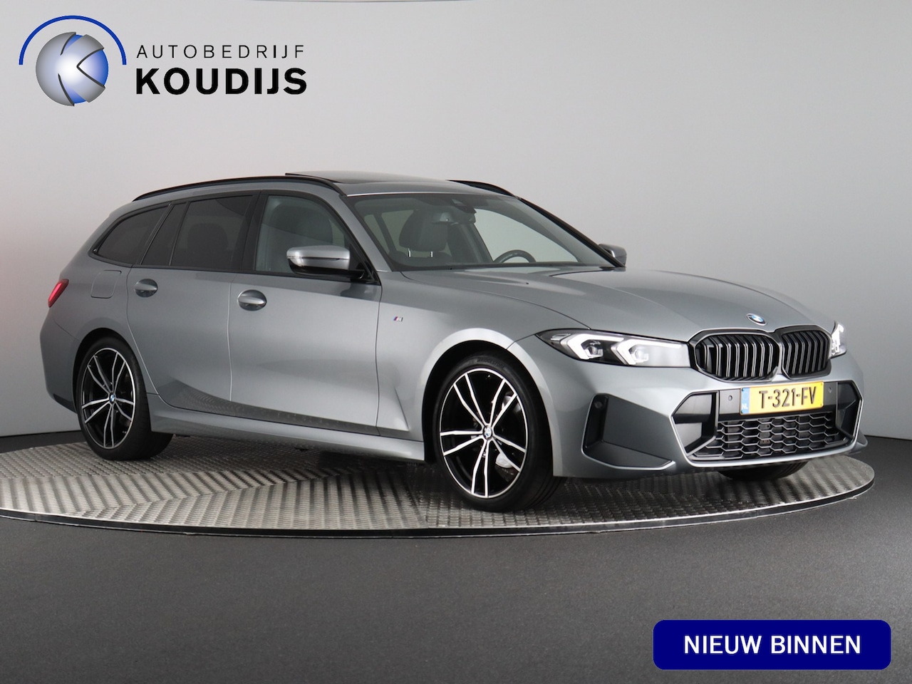 BMW 3-serie Touring - 318i M Sport 318i M Sport (NL-Auto / Pano / Elek. trekhaak / Sportstoelen / Carplay / Sfeerverlichting - AutoWereld.nl