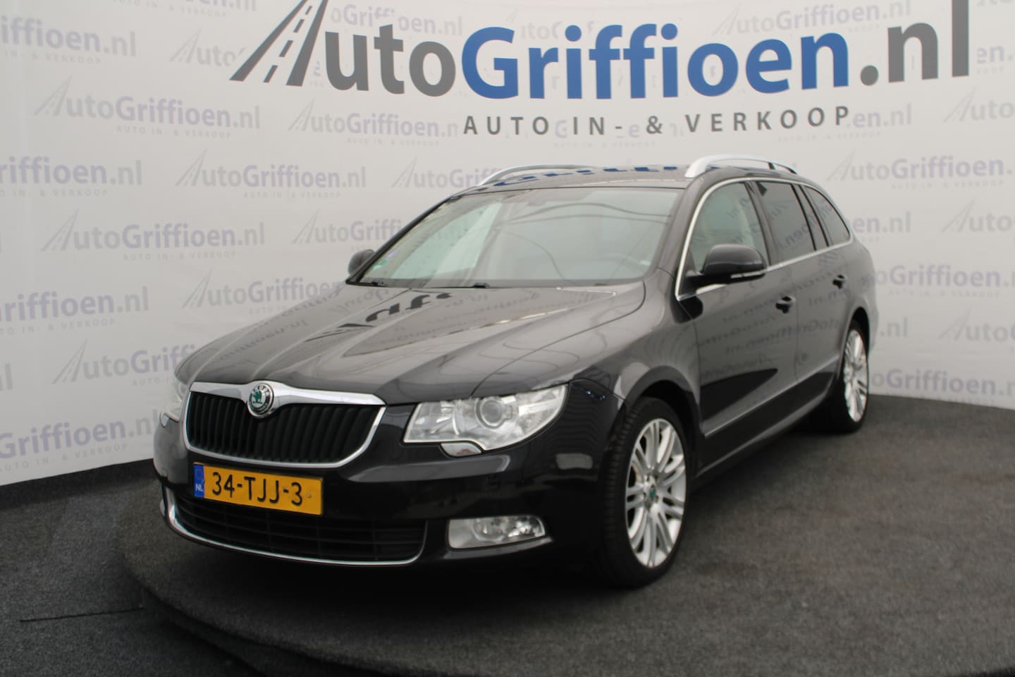 Skoda Superb Combi - 1.8 TSI Elegance Business Line nette stationcar met leer - AutoWereld.nl