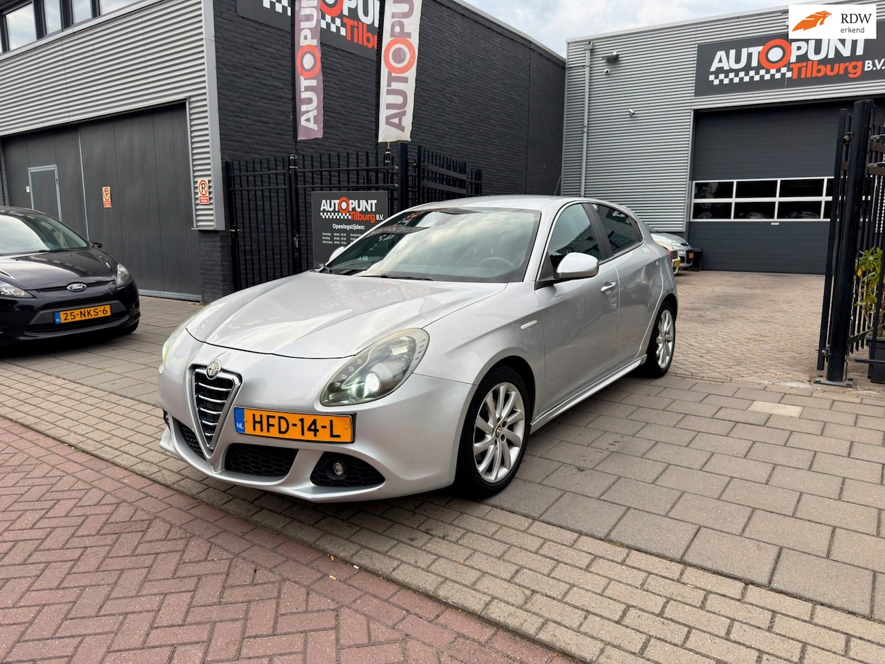 Alfa Romeo Giulietta - 1.4 T Progression 2e Eigenaar! Airco PDC NAP APK - AutoWereld.nl