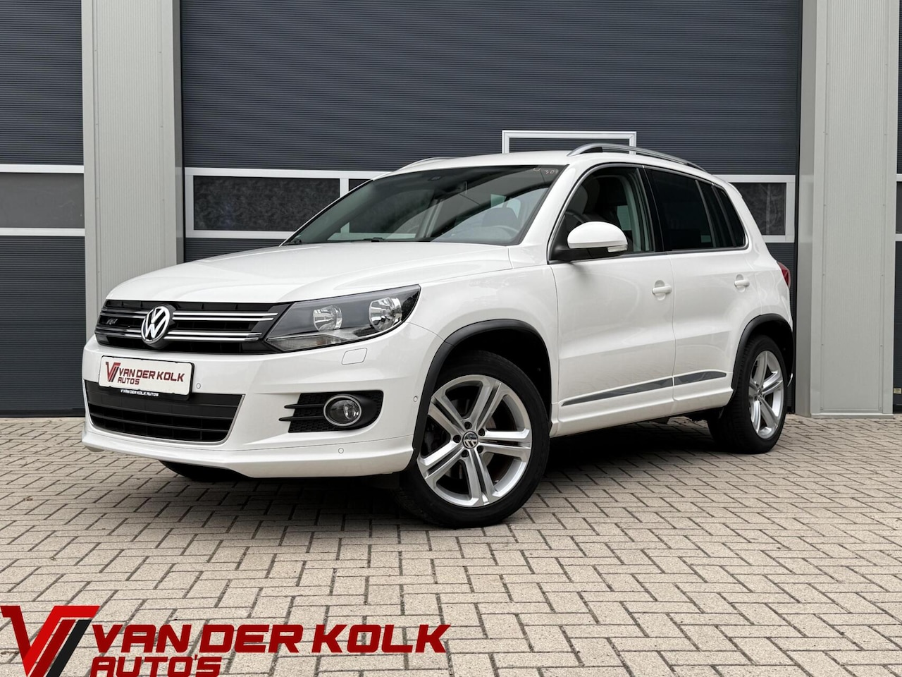 Volkswagen Tiguan - 1.4 TSI R-Line | Alcantara | CarPlay | Navigatie | Cruise | Climate | Stoelverwarming | Se - AutoWereld.nl