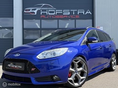 Ford Focus Wagon - 2.0 EcoBoost ST-2 Stoelverw 19inch UNIEK