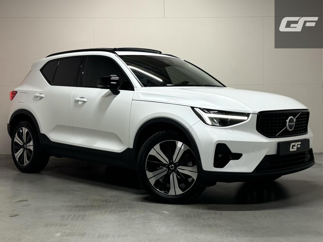Volvo XC40 - 1.5 T5 Plug-in Hybrid Ultimate Dark Pano H/K 360° Memory Autopilot - AutoWereld.nl