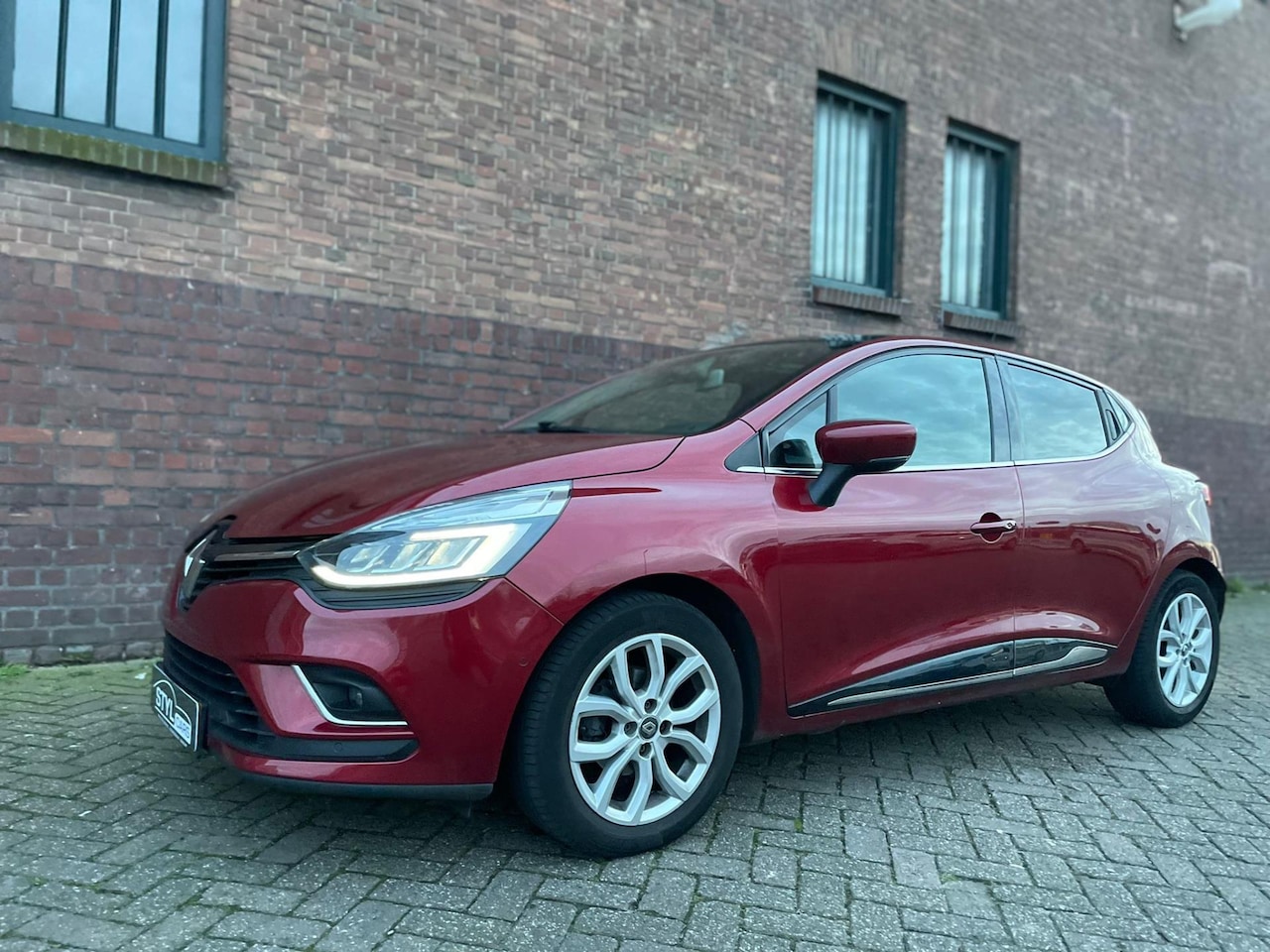 Renault Clio - 0.9 TCe Intens PANO-CAMERA-LEDER - AutoWereld.nl
