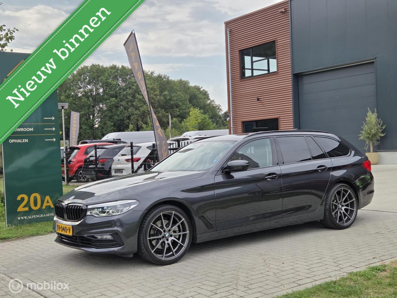 BMW 5-serie Touring - 520i High Executive |Leder|Camera|Trekhaak| - AutoWereld.nl