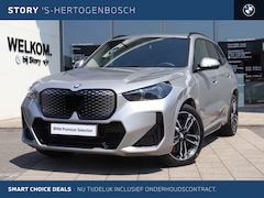 BMW iX1 - eDrive20 M Sport / Trekhaak / Panoramadak / Sportstoelen / Comfort Access / Achteruitrijca