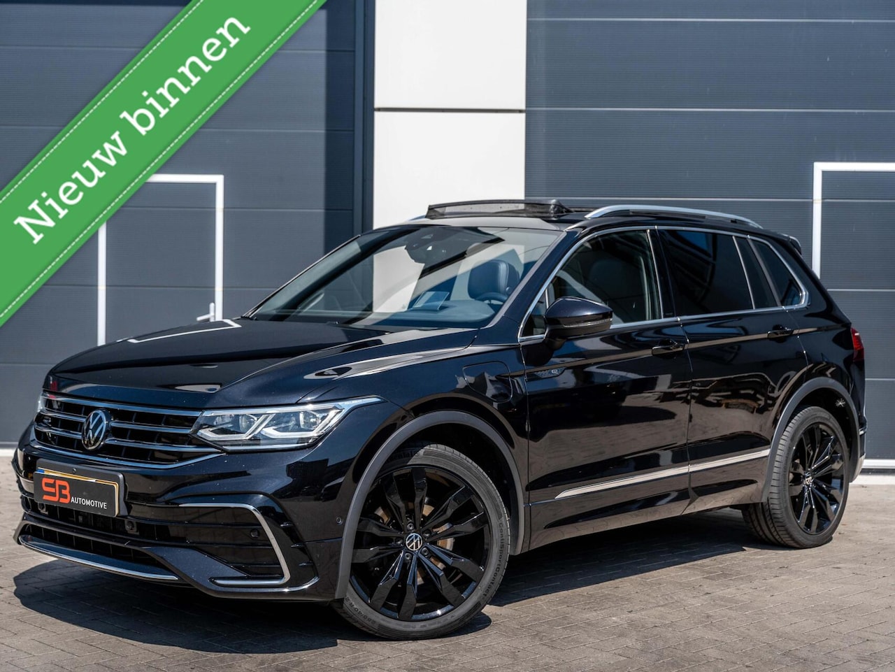 Volkswagen Tiguan - 1.4 TSI eHybrid R-Line Business+ Pano|VOL! - AutoWereld.nl