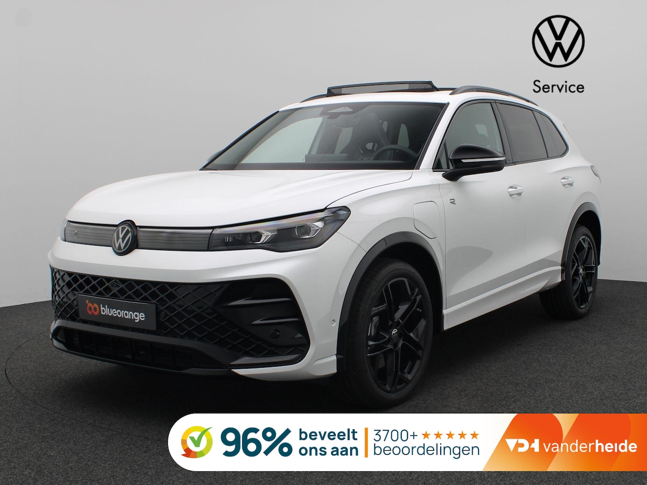 Volkswagen Tiguan - 1.5 eHybrid R-Line Edition 272PK DSG Panoramadak, Trekhaak, 360gr. Camera, Black Style, 20 - AutoWereld.nl