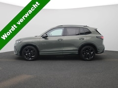Volkswagen Tiguan - 1.5 Plug Hybrid R-Line Edition 272 PK | Soh 100% | Trekhaak | 360 Camera | Navigatie Groot