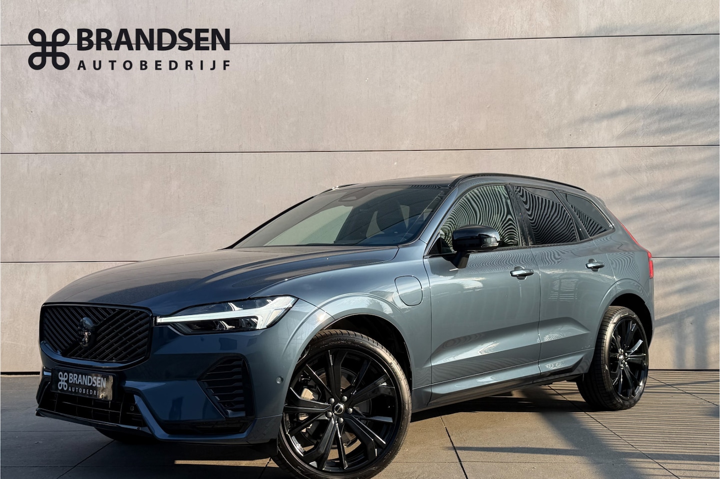 Volvo XC60 - 2.0 T6 Plug-in hybrid AWD Plus Black Edition Pano-H/K-Head up-21"-360 gr - AutoWereld.nl