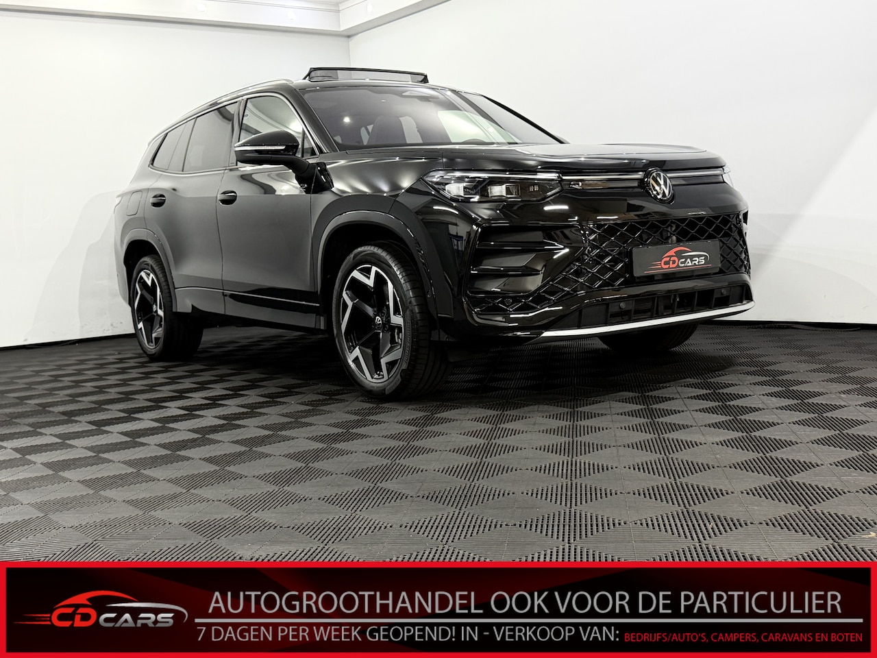 Volkswagen Tayron - 1.5 eHybrid R-Line Edition PHEV 272pk Pano, Half leder, Camera, Navi, Elektrische achterkl - AutoWereld.nl