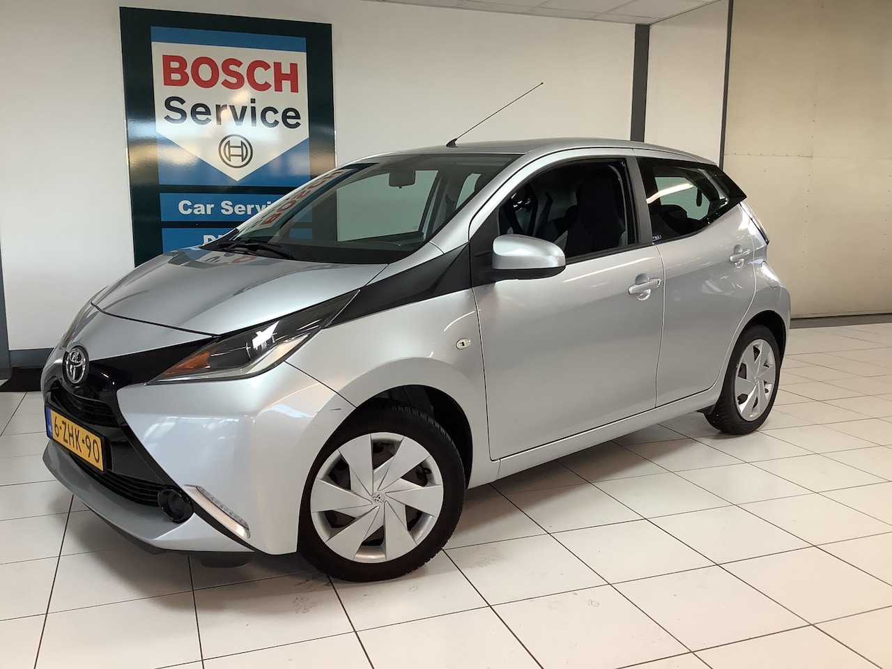 Toyota Aygo - 1.0 VVT-i x-play achteruitrijcamera, cruise control, airco - AutoWereld.nl