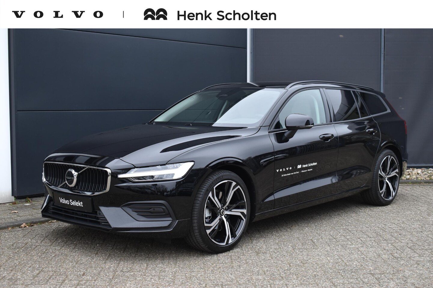 Volvo V60 - B4 Essential Edition | Achterruitrijcamera | Adaptieve Cruise Control | BLIS | Lichte lede - AutoWereld.nl