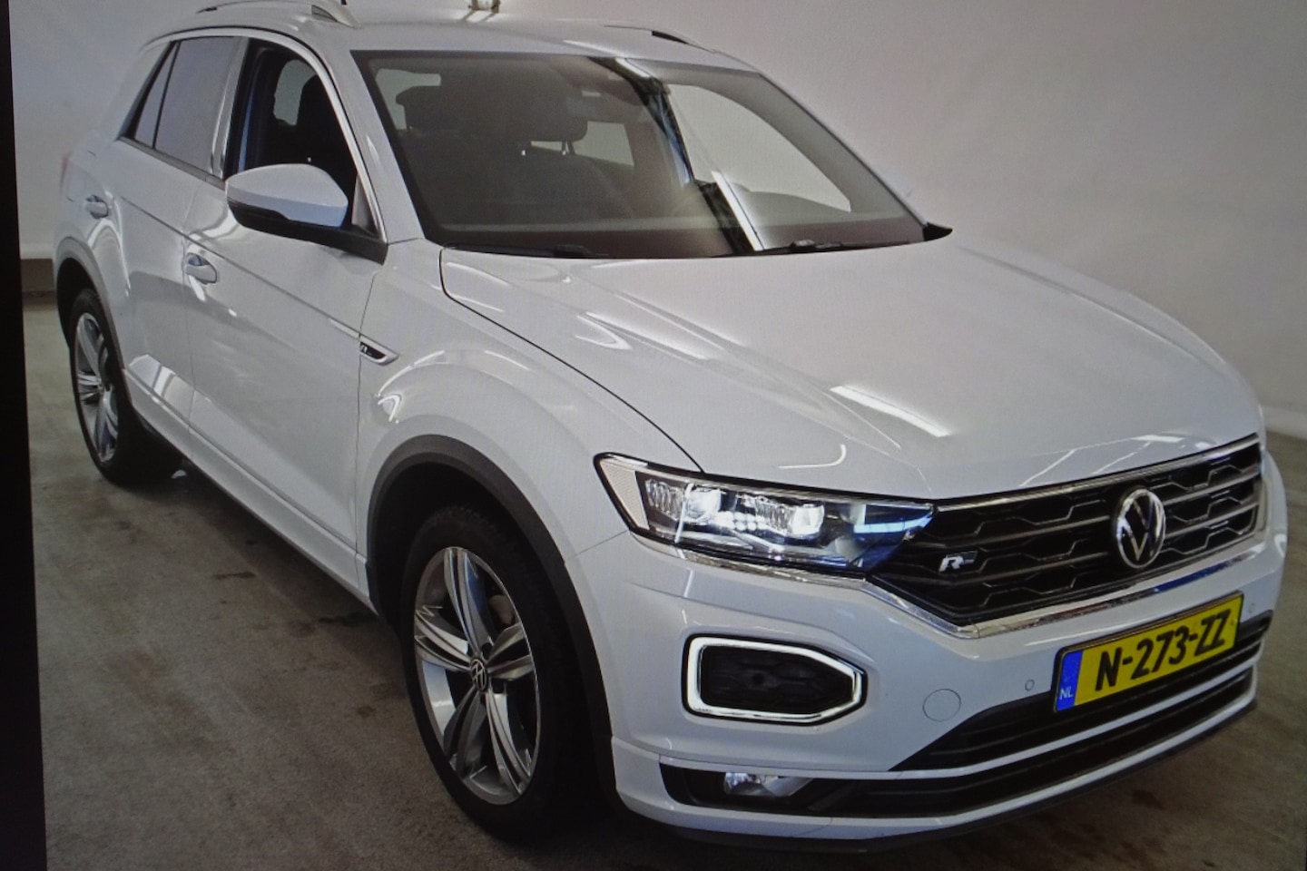 Volkswagen T-Roc - 1.5 TSI Sport Business R 150pk * AIRCO * 19 inch LMV * NAVI * KAMERA * LED * - AutoWereld.nl